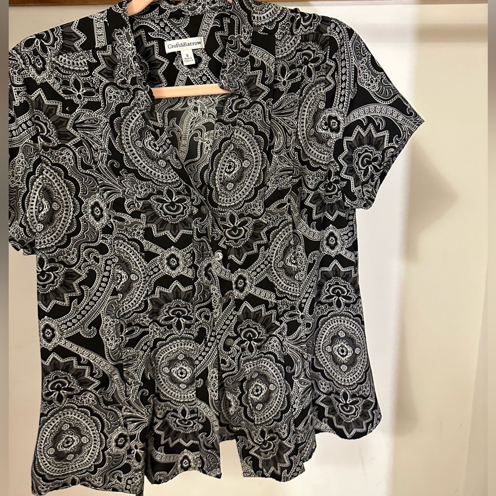 Croft & Barrow women’s Black and White Patterned Blouse